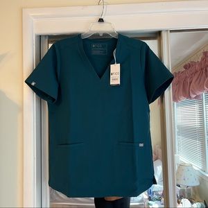 ❌SOLD❌ NWT FIGS Caribbean Blue Casma Three Pocket Scrub Top